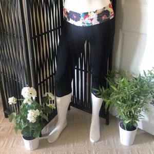 Fila Sports Capri Red Tropical Waistband Size XS